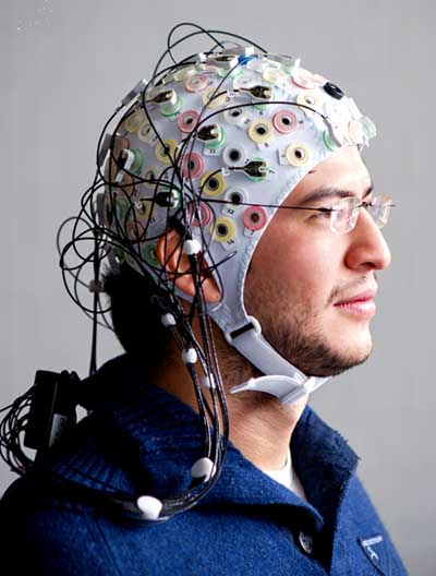 Устройство для считывания электромагнитных сигналов головного мозга